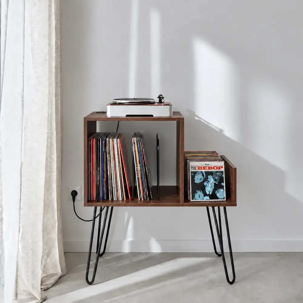 Meuble Vinyle pour Platine couleur noyer avec Station de Charge 66 cm